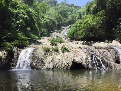 quebrada valencia cascadas